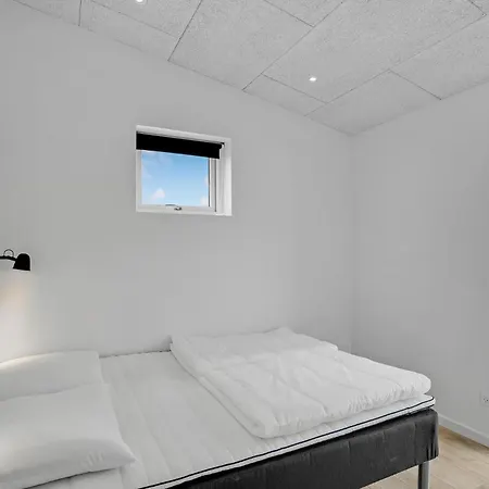 펜션 4 Bedroom Gorgeous In Løgstrup