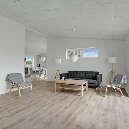 4 Bedroom Gorgeous In 펜션