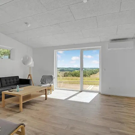 4 Bedroom Gorgeous In Casa de Férias *